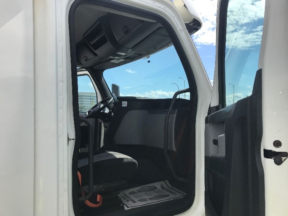 Day Cab Tractor-Heavy Duty Tractors-Freightliner-2020-T12664ST-Saint Laurent-PQ-625,713\n\t\tkm-$ 66,750 - Image 12