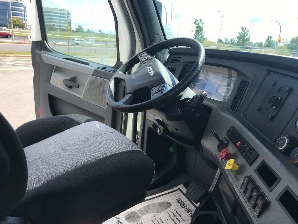 Day Cab Tractor-Heavy Duty Tractors-Freightliner-2020-T12664ST-Saint Laurent-PQ-625,713\n\t\tkm-$ 66,750 - Image 14