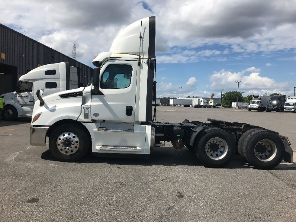 Day Cab Tractor-Heavy Duty Tractors-Freightliner-2020-T12664ST-Saint Laurent-PQ-625,713\n\t\tkm-$ 66,750 - Image 4