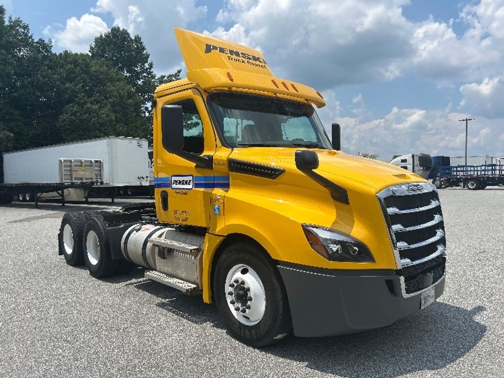 Day Cab Tractor-Heavy Duty Tractors-Freightliner-2020-T12664ST-Salem-VA-501,781\n\t\tmiles-$ 42,250 - Image 1
