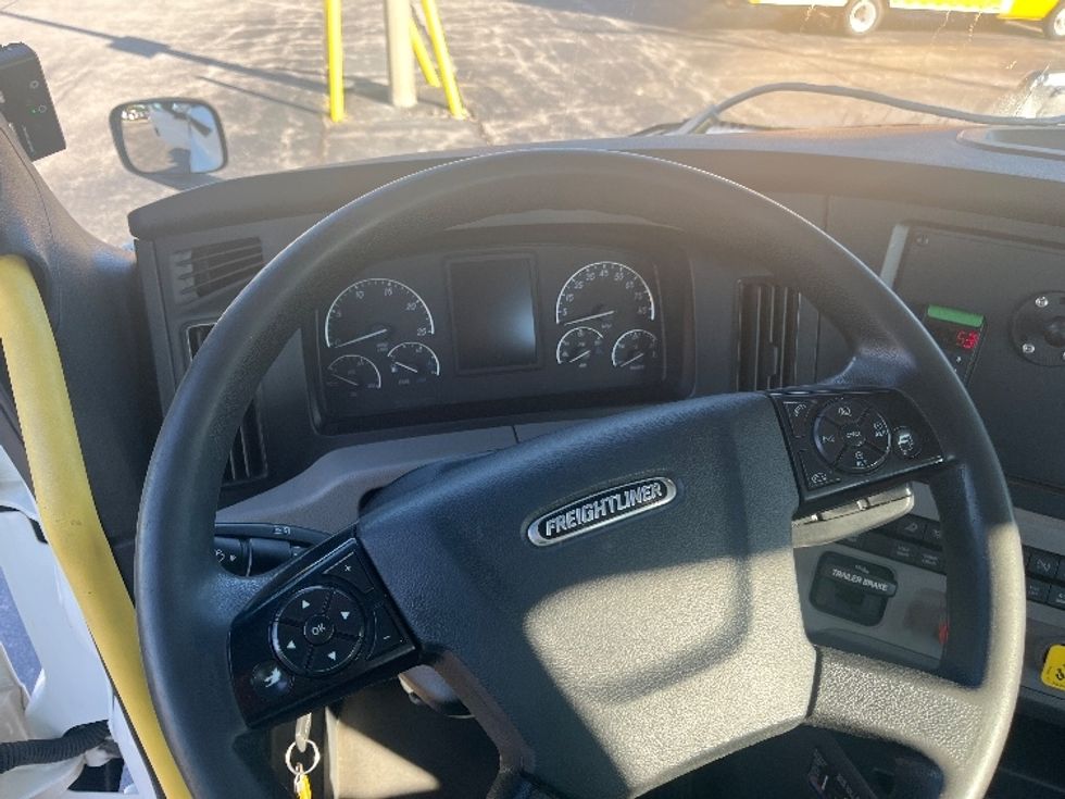 Day Cab Tractor-Heavy Duty Tractors-Freightliner-2020-T12664ST-Salem-VA-549,955\n\t\tmiles-$ 44,000 - Image 10