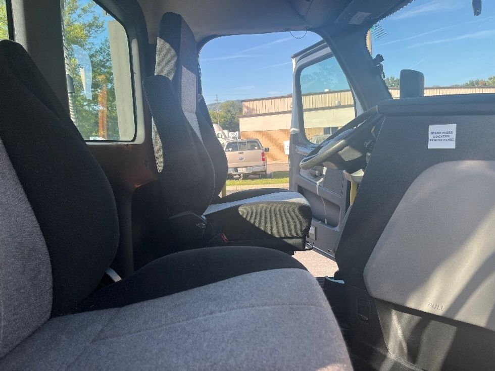 Day Cab Tractor-Heavy Duty Tractors-Freightliner-2020-T12664ST-Salem-VA-549,955\n\t\tmiles-$ 44,000 - Image 13