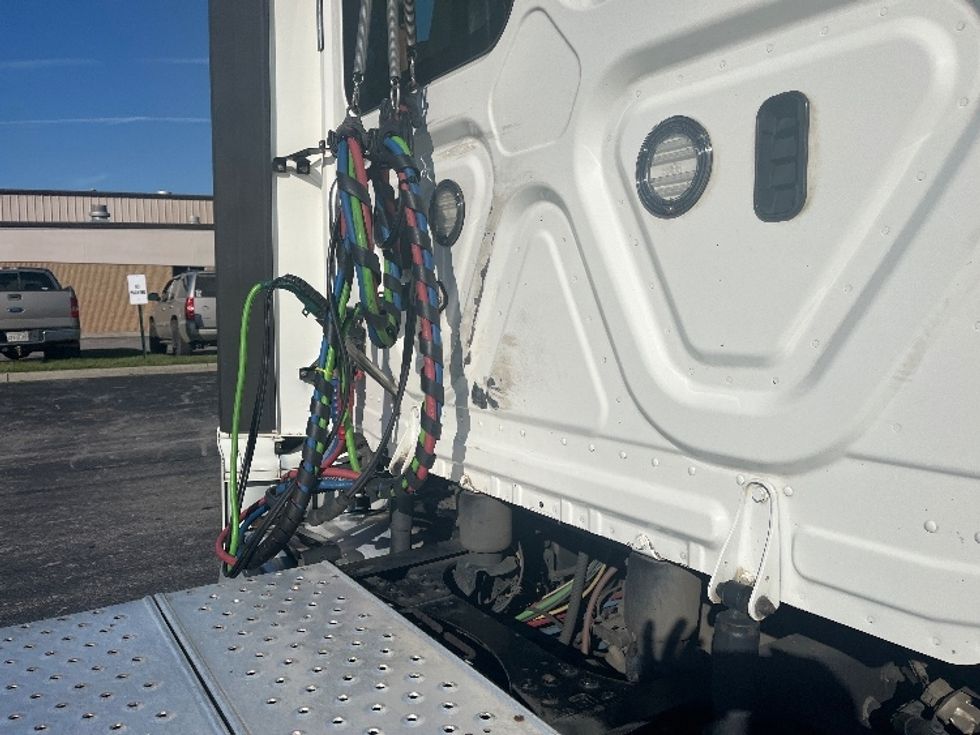 Day Cab Tractor-Heavy Duty Tractors-Freightliner-2020-T12664ST-Salem-VA-549,955\n\t\tmiles-$ 44,000 - Image 18