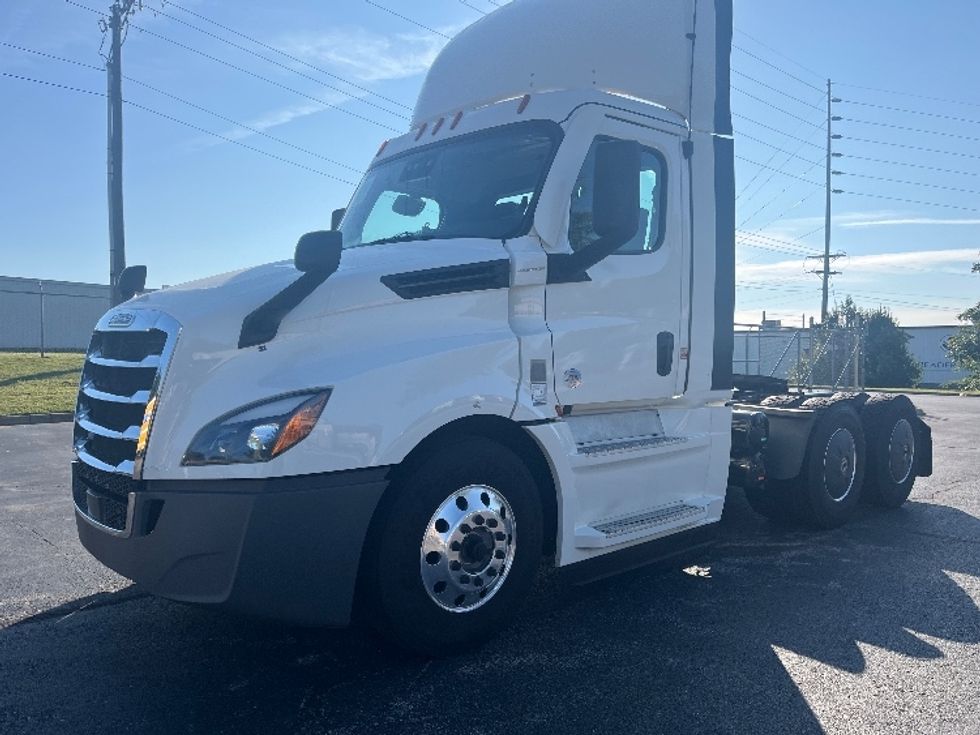Day Cab Tractor-Heavy Duty Tractors-Freightliner-2020-T12664ST-Salem-VA-549,955\n\t\tmiles-$ 44,000 - Image 2