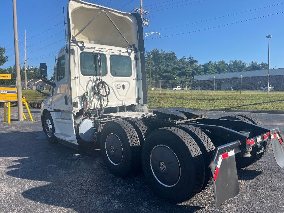 Day Cab Tractor-Heavy Duty Tractors-Freightliner-2020-T12664ST-Salem-VA-549,955\n\t\tmiles-$ 44,000 - Image 4