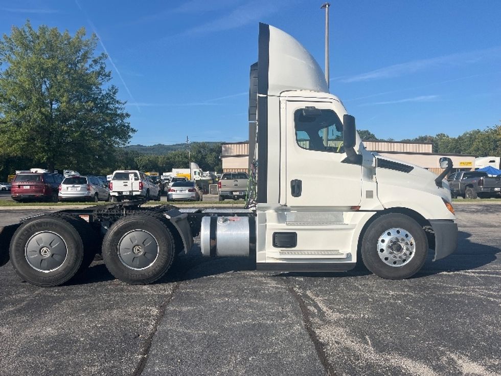 Day Cab Tractor-Heavy Duty Tractors-Freightliner-2020-T12664ST-Salem-VA-549,955\n\t\tmiles-$ 44,000 - Image 7