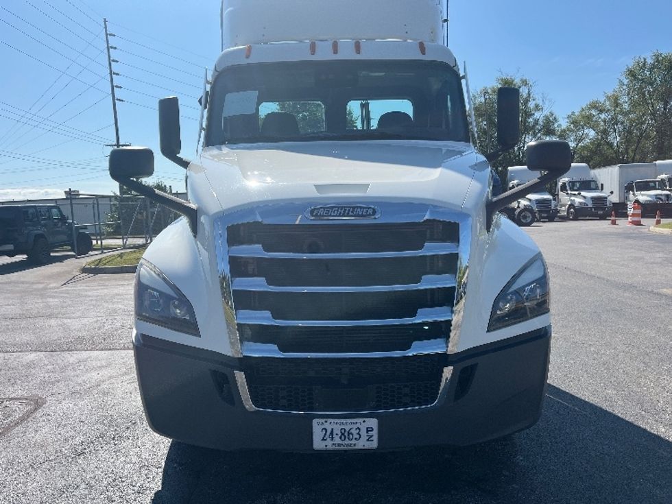 Day Cab Tractor-Heavy Duty Tractors-Freightliner-2020-T12664ST-Salem-VA-556,424\n\t\tmiles-$ 43,500 - Image 2
