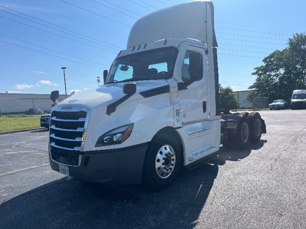 Day Cab Tractor-Heavy Duty Tractors-Freightliner-2020-T12664ST-Salem-VA-556,424\n\t\tmiles-$ 43,500 - Image 3