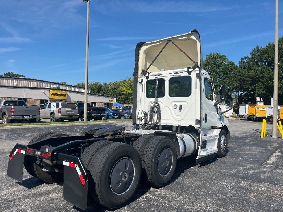 Day Cab Tractor-Heavy Duty Tractors-Freightliner-2020-T12664ST-Salem-VA-556,424\n\t\tmiles-$ 43,500 - Image 7