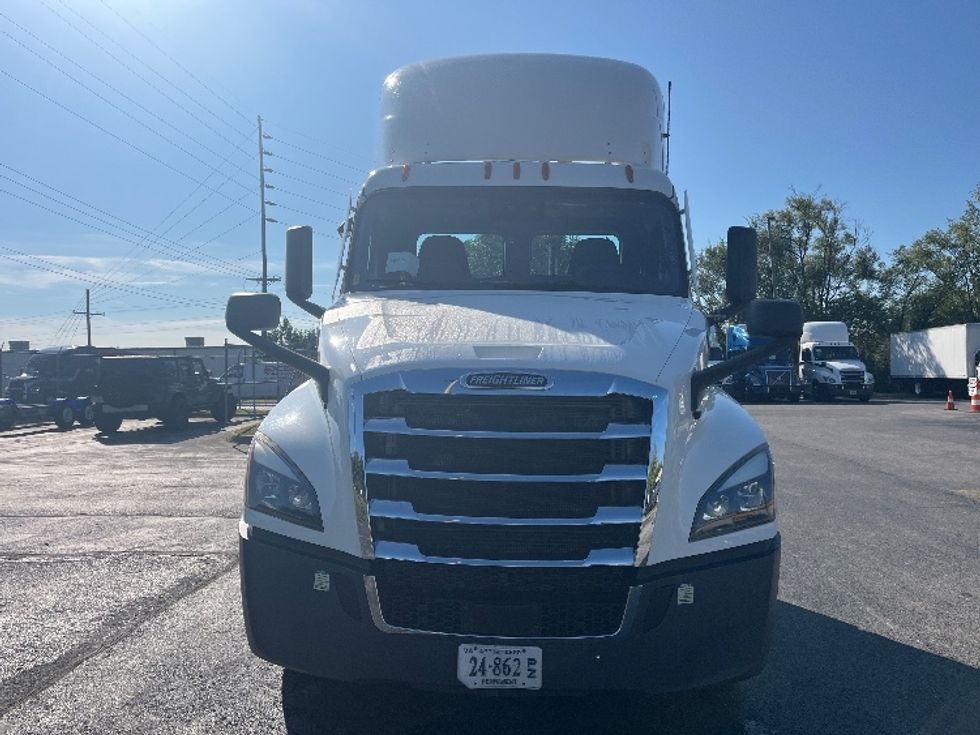 Day Cab Tractor-Heavy Duty Tractors-Freightliner-2020-T12664ST-Salem-VA-577,942\n\t\tmiles-$ 41,500 - Image 1