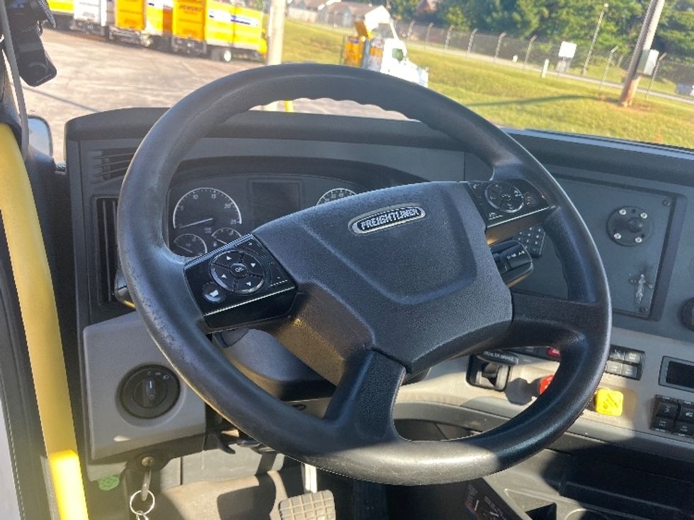 Day Cab Tractor-Heavy Duty Tractors-Freightliner-2020-T12664ST-Salem-VA-577,942\n\t\tmiles-$ 41,500 - Image 10