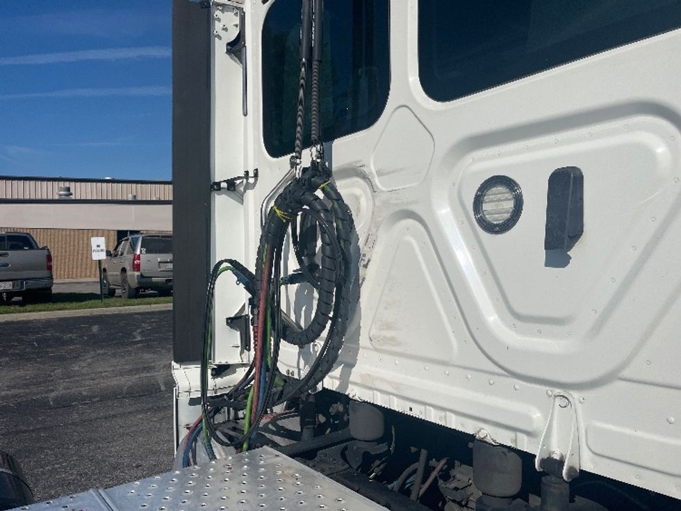 Day Cab Tractor-Heavy Duty Tractors-Freightliner-2020-T12664ST-Salem-VA-577,942\n\t\tmiles-$ 41,500 - Image 18