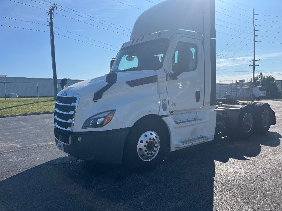 Day Cab Tractor-Heavy Duty Tractors-Freightliner-2020-T12664ST-Salem-VA-577,942\n\t\tmiles-$ 41,500 - Image 2