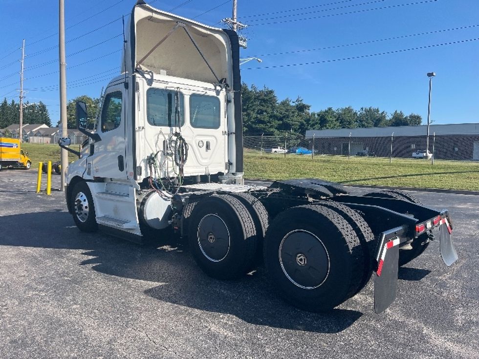 Day Cab Tractor-Heavy Duty Tractors-Freightliner-2020-T12664ST-Salem-VA-577,942\n\t\tmiles-$ 41,500 - Image 4