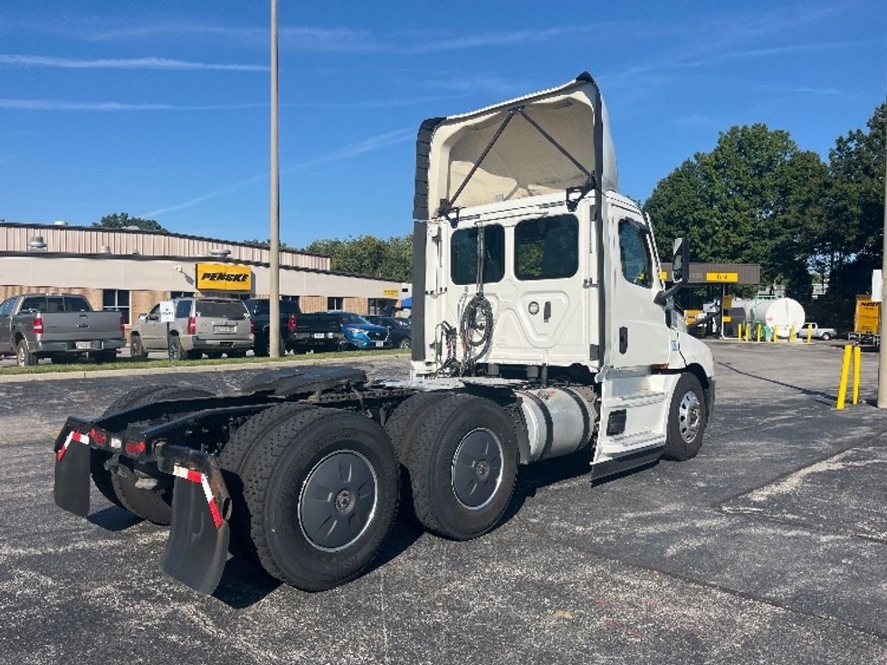 Day Cab Tractor-Heavy Duty Tractors-Freightliner-2020-T12664ST-Salem-VA-577,942\n\t\tmiles-$ 41,500 - Image 6