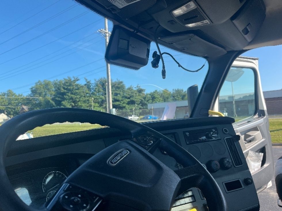 Day Cab Tractor-Heavy Duty Tractors-Freightliner-2020-T12664ST-Salem-VA-577,942\n\t\tmiles-$ 41,500 - Image 9