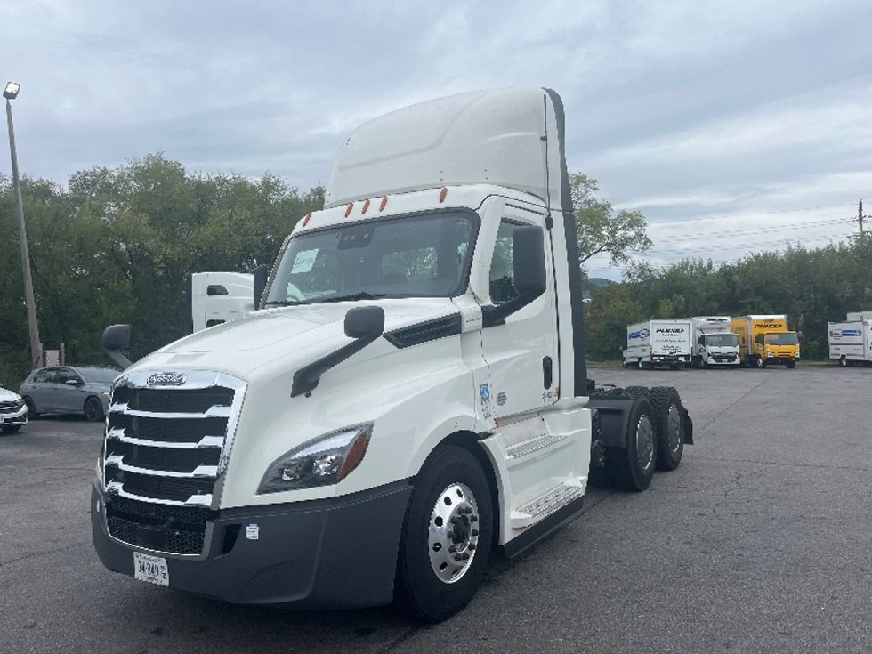 Day Cab Tractor-Heavy Duty Tractors-Freightliner-2020-T12664ST-Salem-VA-581,881\n\t\tmiles-$ 38,000 - Image 1