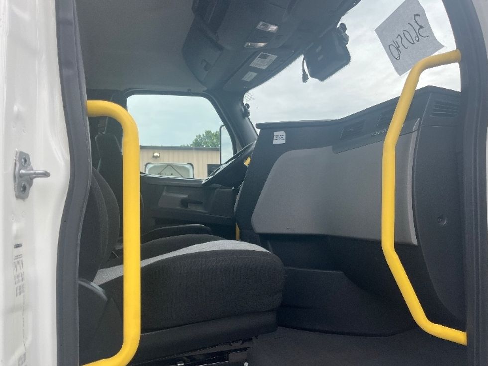 Day Cab Tractor-Heavy Duty Tractors-Freightliner-2020-T12664ST-Salem-VA-581,881\n\t\tmiles-$ 38,000 - Image 12