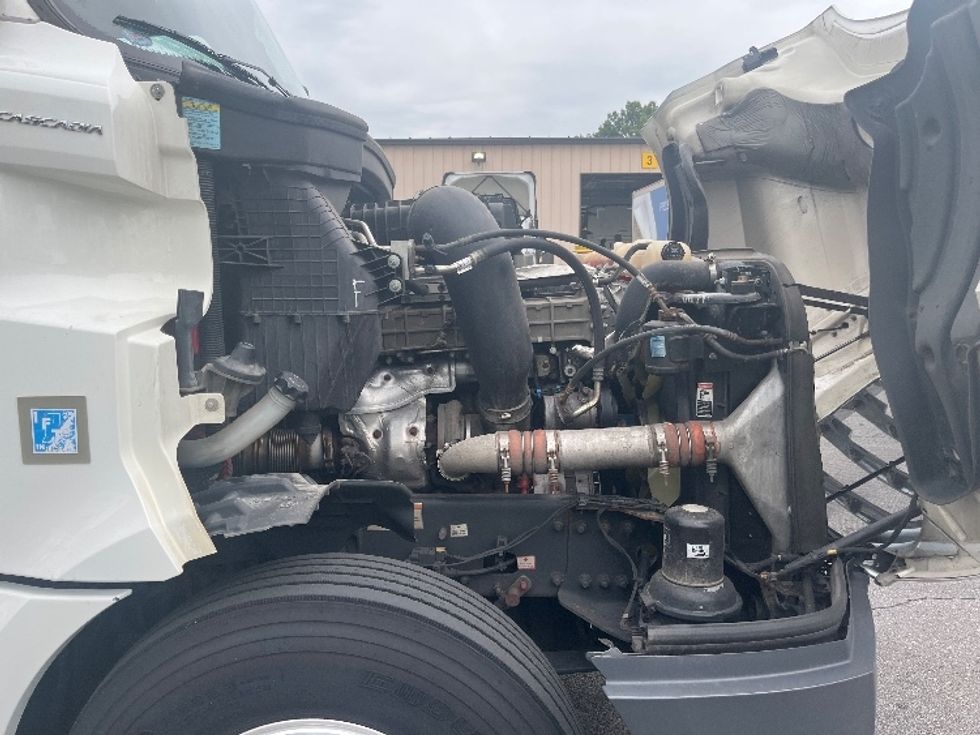 Day Cab Tractor-Heavy Duty Tractors-Freightliner-2020-T12664ST-Salem-VA-581,881\n\t\tmiles-$ 38,000 - Image 15