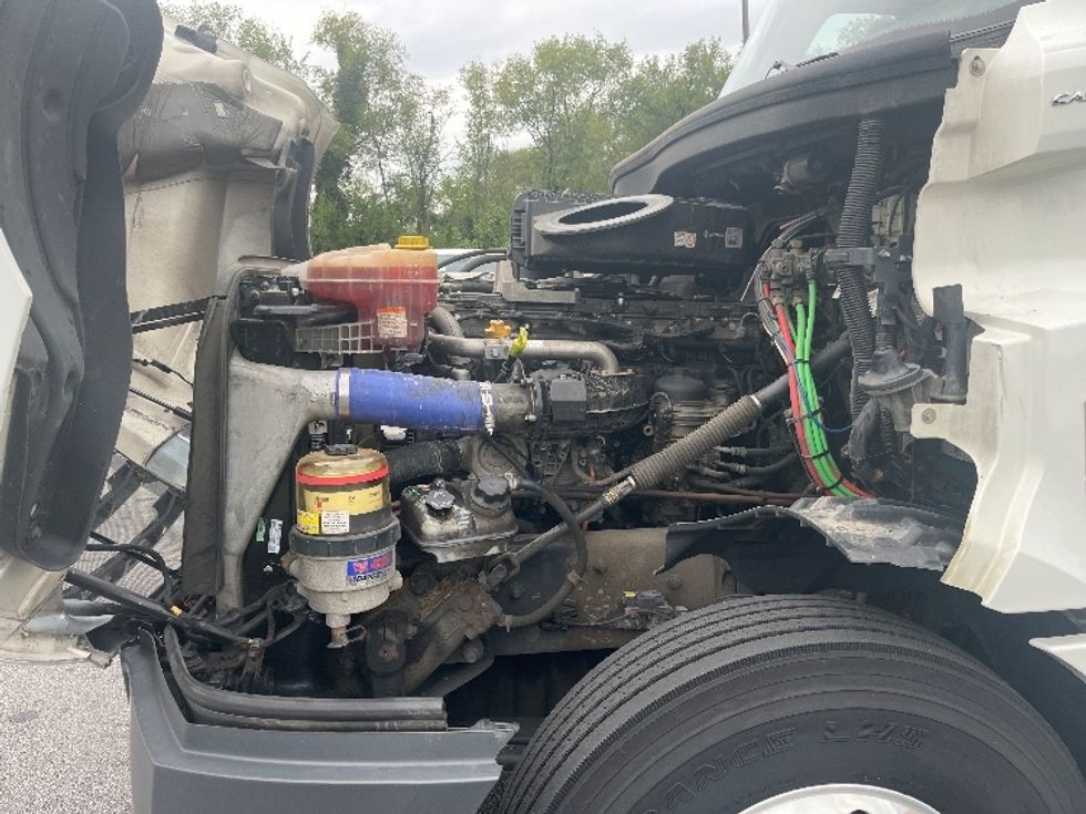 Day Cab Tractor-Heavy Duty Tractors-Freightliner-2020-T12664ST-Salem-VA-581,881\n\t\tmiles-$ 38,000 - Image 16