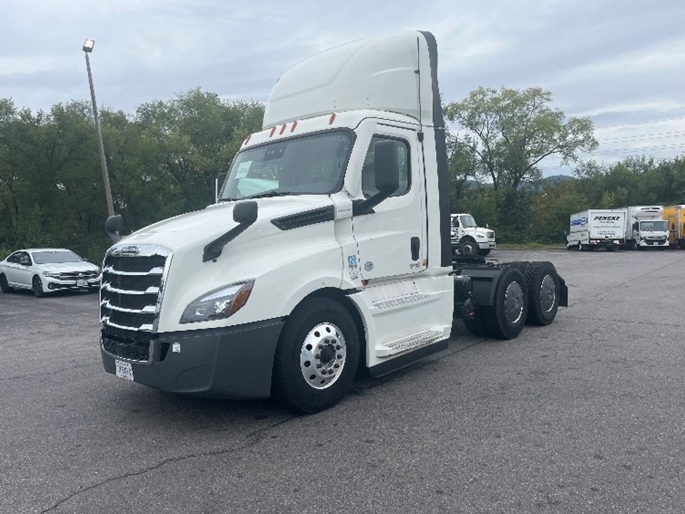 Day Cab Tractor-Heavy Duty Tractors-Freightliner-2020-T12664ST-Salem-VA-581,881\n\t\tmiles-$ 38,000 - Image 3
