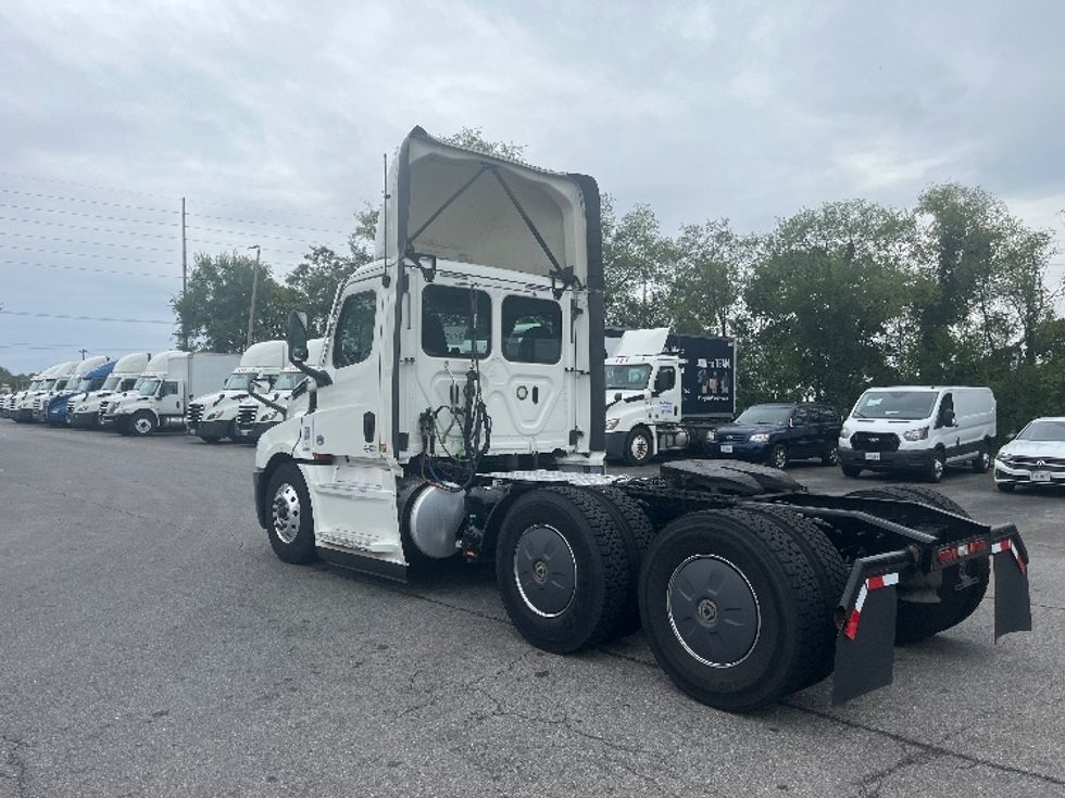 Day Cab Tractor-Heavy Duty Tractors-Freightliner-2020-T12664ST-Salem-VA-581,881\n\t\tmiles-$ 38,000 - Image 5