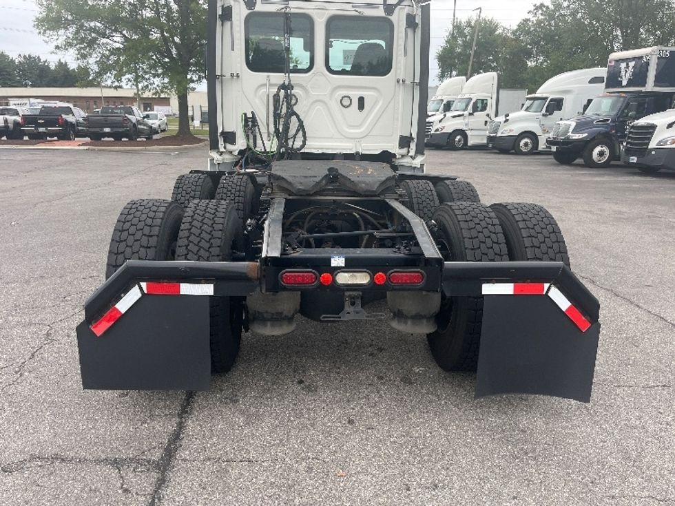 Day Cab Tractor-Heavy Duty Tractors-Freightliner-2020-T12664ST-Salem-VA-581,881\n\t\tmiles-$ 38,000 - Image 6