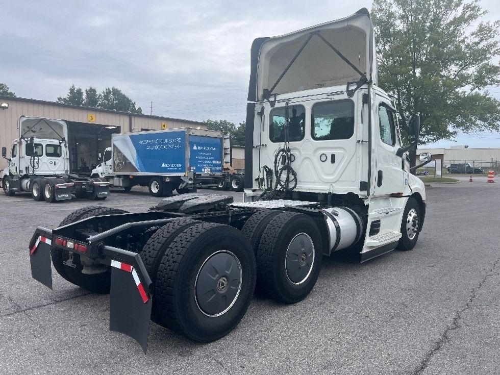 Day Cab Tractor-Heavy Duty Tractors-Freightliner-2020-T12664ST-Salem-VA-581,881\n\t\tmiles-$ 38,000 - Image 7