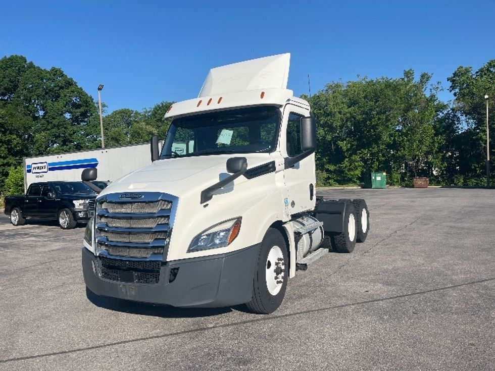 Day Cab Tractor-Heavy Duty Tractors-Freightliner-2020-T12664ST-Salem-VA-608,338\n\t\tmiles-$ 38,000 - Image 1