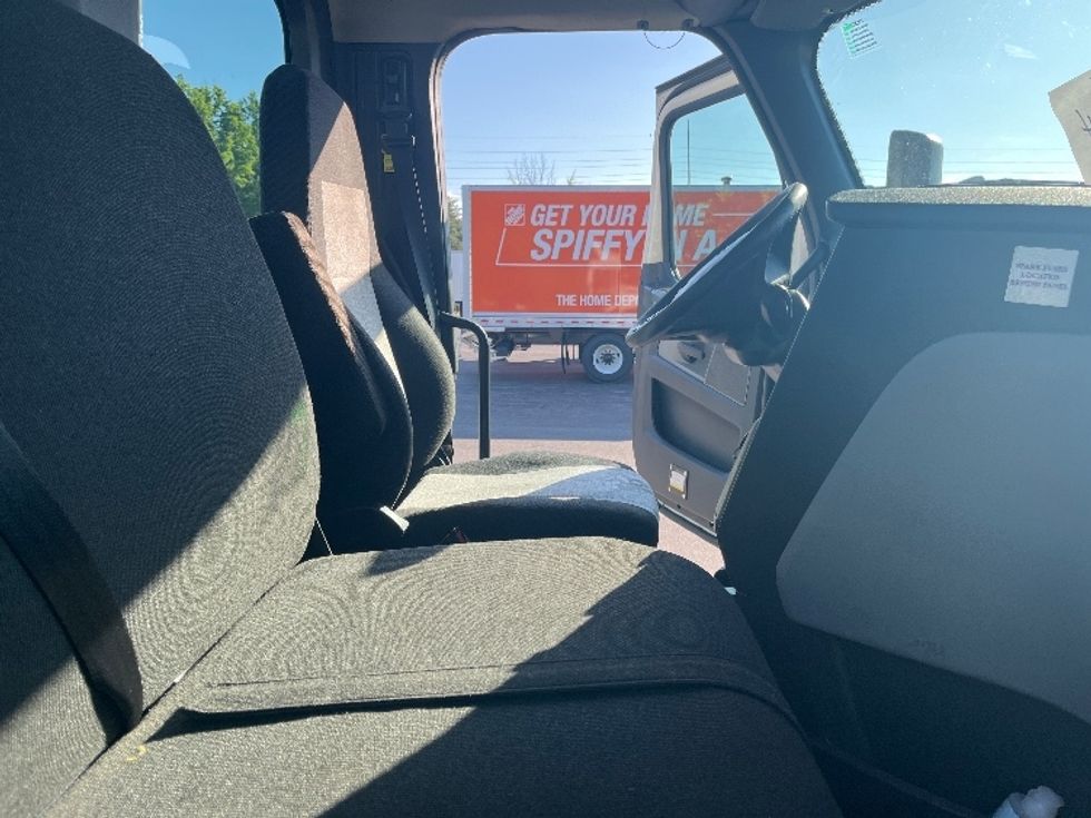 Day Cab Tractor-Heavy Duty Tractors-Freightliner-2020-T12664ST-Salem-VA-608,338\n\t\tmiles-$ 38,000 - Image 14