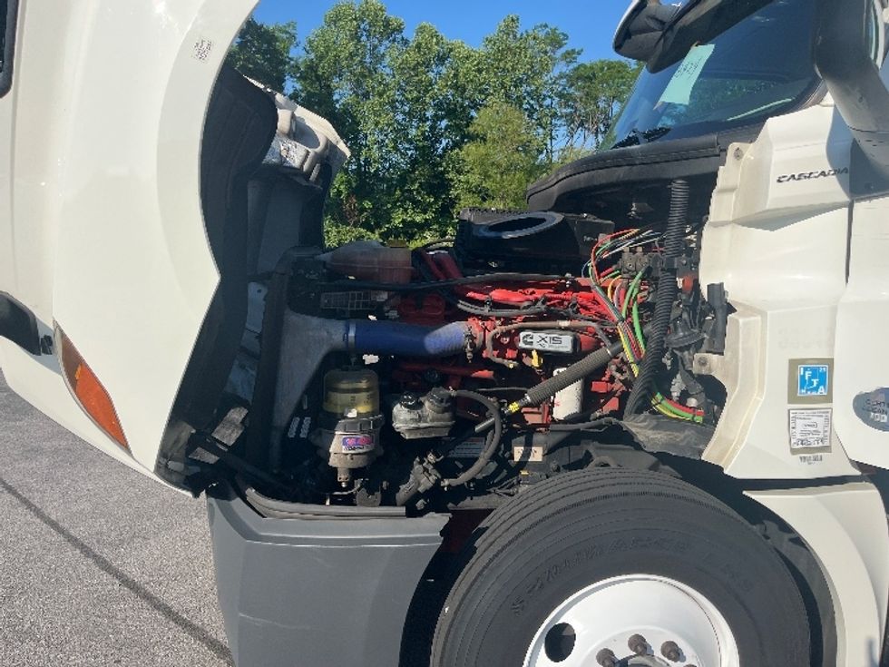 Day Cab Tractor-Heavy Duty Tractors-Freightliner-2020-T12664ST-Salem-VA-608,338\n\t\tmiles-$ 38,000 - Image 16