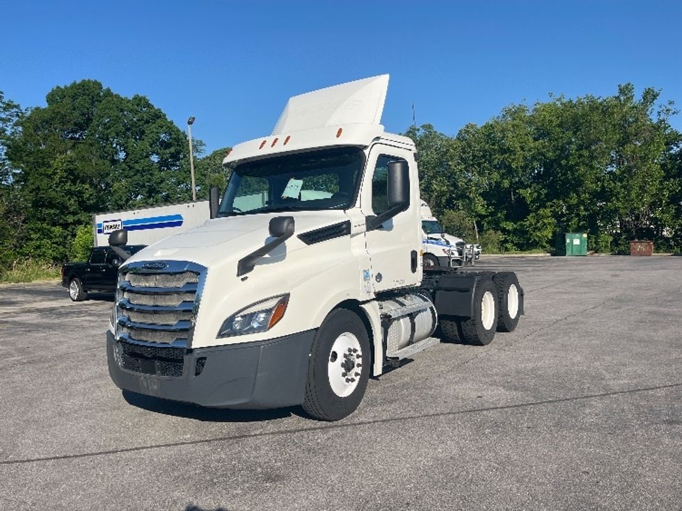 Day Cab Tractor-Heavy Duty Tractors-Freightliner-2020-T12664ST-Salem-VA-608,338\n\t\tmiles-$ 38,000 - Image 3
