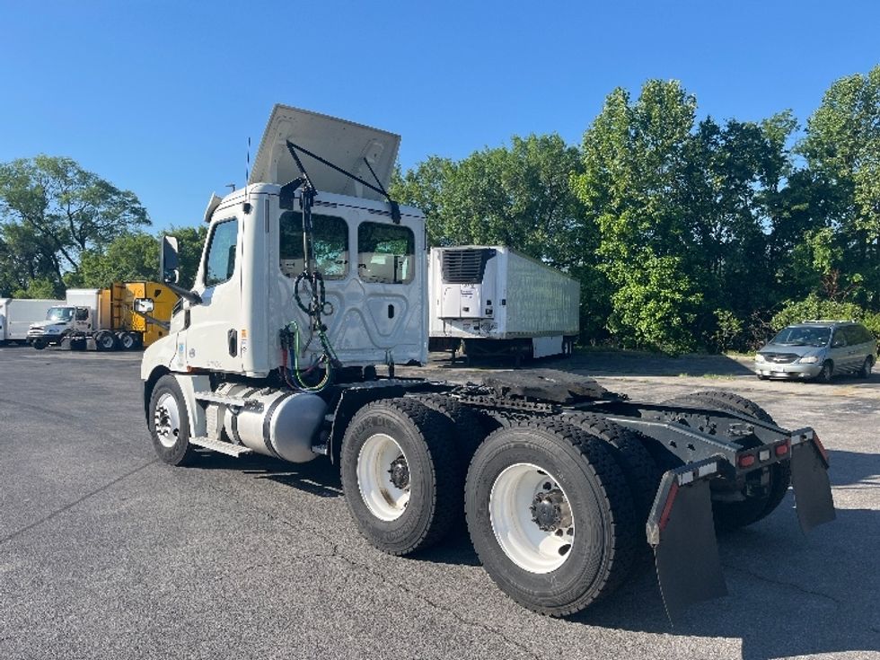 Day Cab Tractor-Heavy Duty Tractors-Freightliner-2020-T12664ST-Salem-VA-608,338\n\t\tmiles-$ 38,000 - Image 5