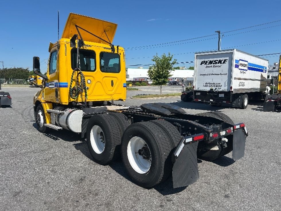 Day Cab Tractor-Heavy Duty Tractors-Freightliner-2020-T12664ST-Salem-VA-616,436\n\t\tmiles-$ 32,000 - Image 5