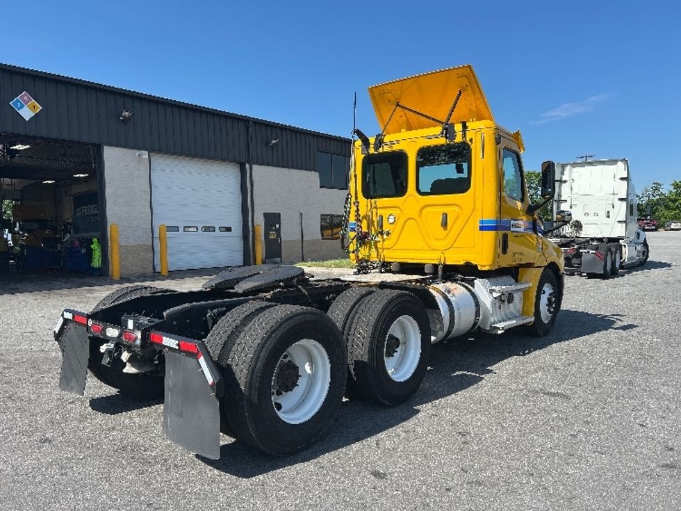 Day Cab Tractor-Heavy Duty Tractors-Freightliner-2020-T12664ST-Salem-VA-616,436\n\t\tmiles-$ 32,000 - Image 7