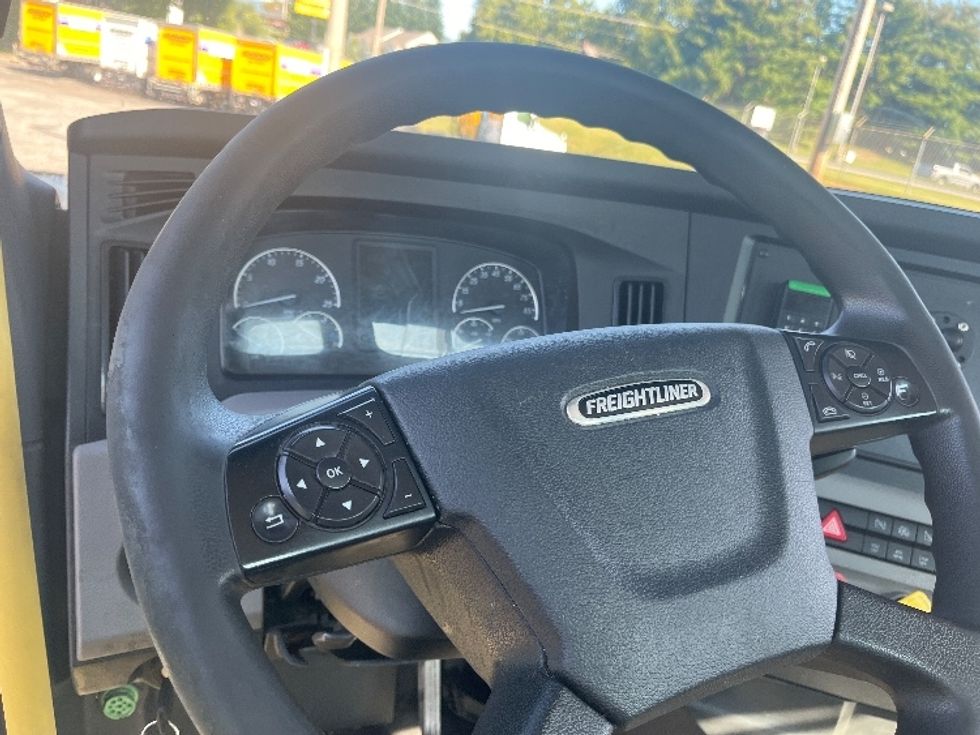 Day Cab Tractor-Heavy Duty Tractors-Freightliner-2020-T12664ST-Salem-VA-628,620\n\t\tmiles-$ 34,000 - Image 11