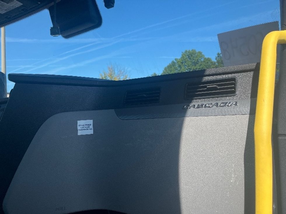 Day Cab Tractor-Heavy Duty Tractors-Freightliner-2020-T12664ST-Salem-VA-628,620\n\t\tmiles-$ 34,000 - Image 13