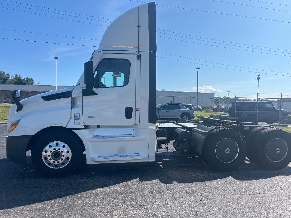 Day Cab Tractor-Heavy Duty Tractors-Freightliner-2020-T12664ST-Salem-VA-628,620\n\t\tmiles-$ 34,000 - Image 4