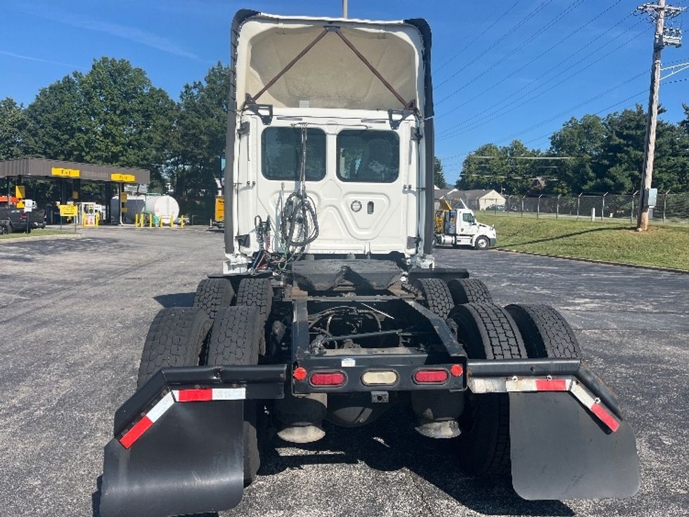 Day Cab Tractor-Heavy Duty Tractors-Freightliner-2020-T12664ST-Salem-VA-628,620\n\t\tmiles-$ 34,000 - Image 6