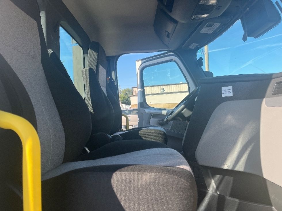 Day Cab Tractor-Heavy Duty Tractors-Freightliner-2020-T12664ST-Salem-VA-644,409\n\t\tmiles-$ 35,500 - Image 14