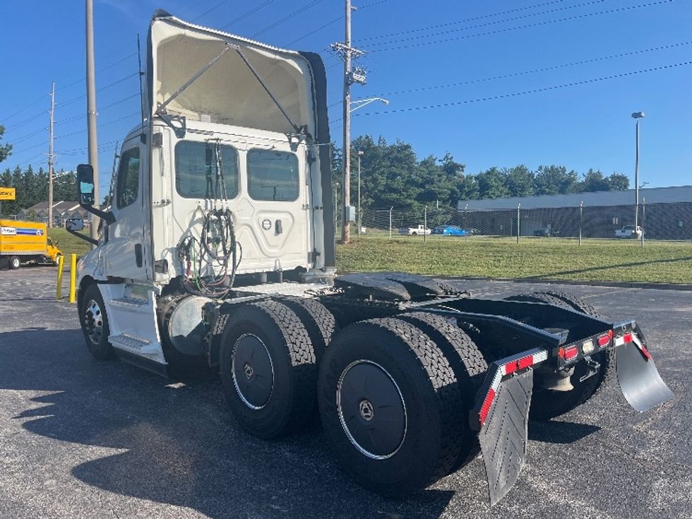 Day Cab Tractor-Heavy Duty Tractors-Freightliner-2020-T12664ST-Salem-VA-644,409\n\t\tmiles-$ 35,500 - Image 5