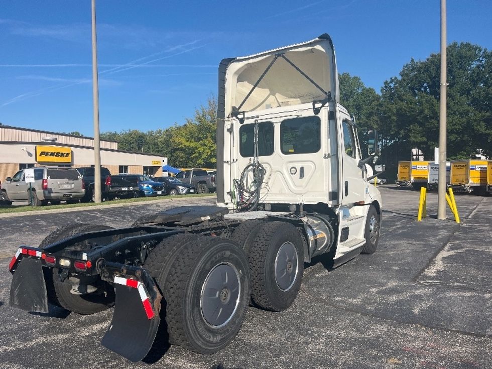 Day Cab Tractor-Heavy Duty Tractors-Freightliner-2020-T12664ST-Salem-VA-644,409\n\t\tmiles-$ 35,500 - Image 7