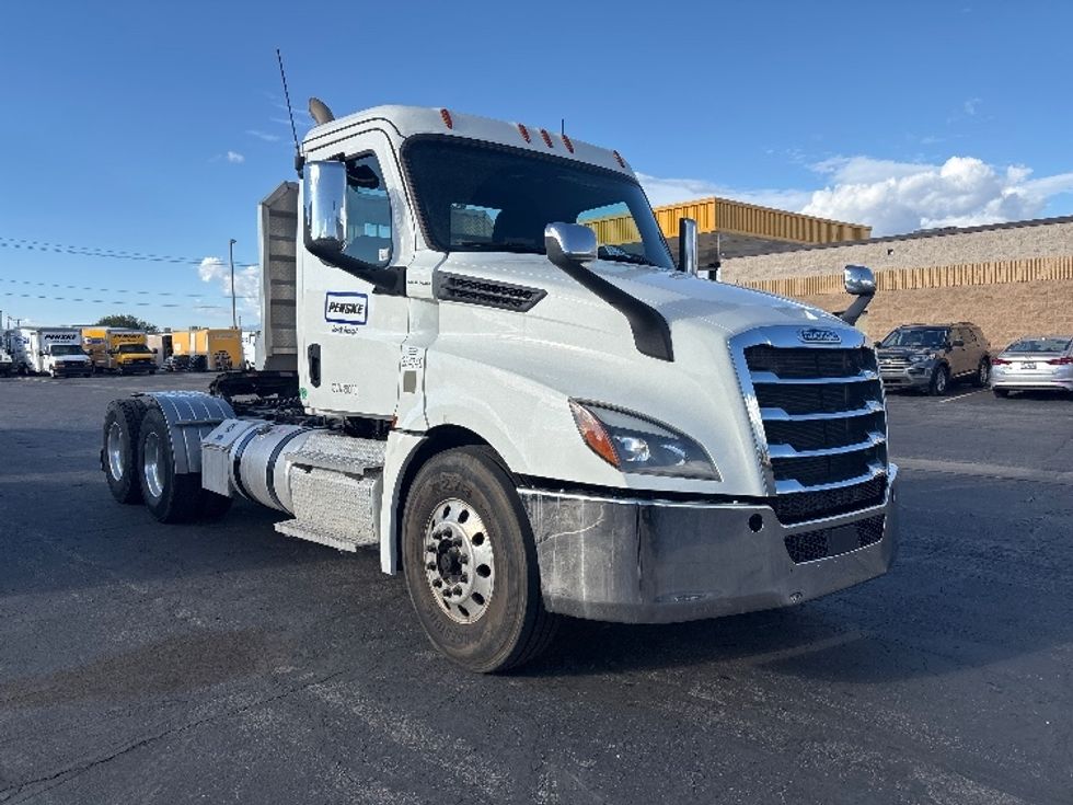 Day Cab Tractor-Heavy Duty Tractors-Freightliner-2020-T12664ST-Salt Lake City-UT-218,191\n\t\tmiles-$ 71,000 - Image 1