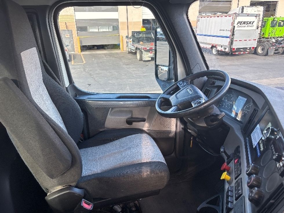Day Cab Tractor-Heavy Duty Tractors-Freightliner-2020-T12664ST-Salt Lake City-UT-218,191\n\t\tmiles-$ 71,000 - Image 14