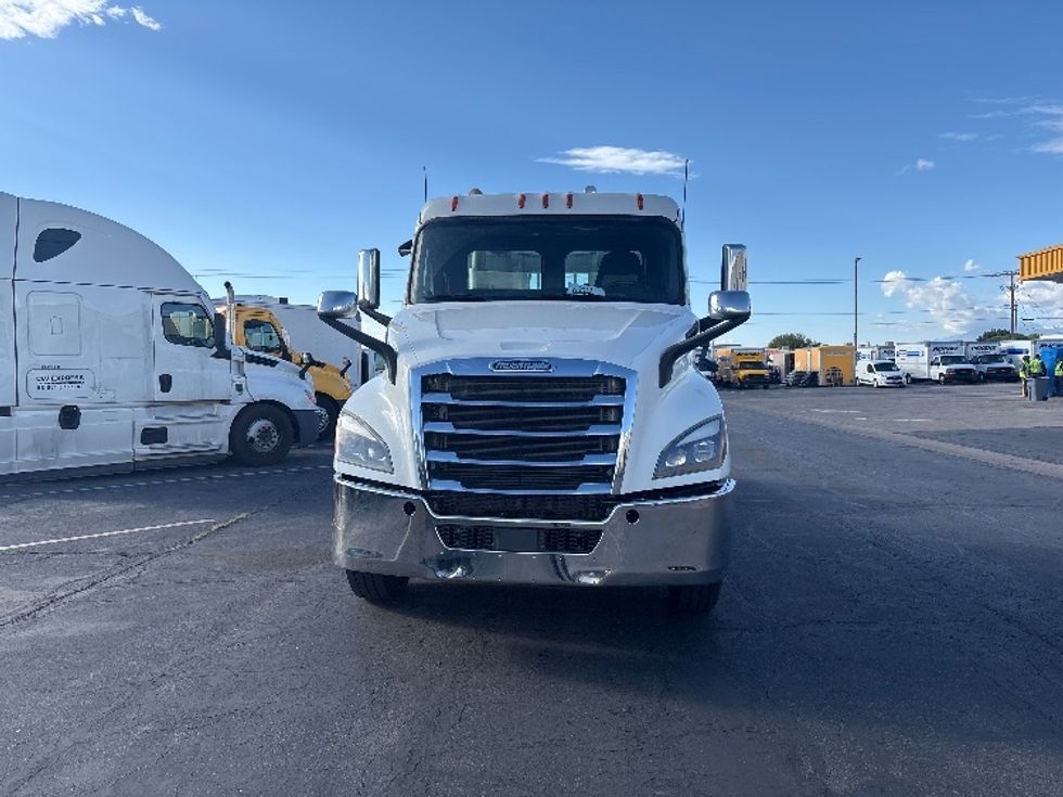 Day Cab Tractor-Heavy Duty Tractors-Freightliner-2020-T12664ST-Salt Lake City-UT-218,191\n\t\tmiles-$ 71,000 - Image 2