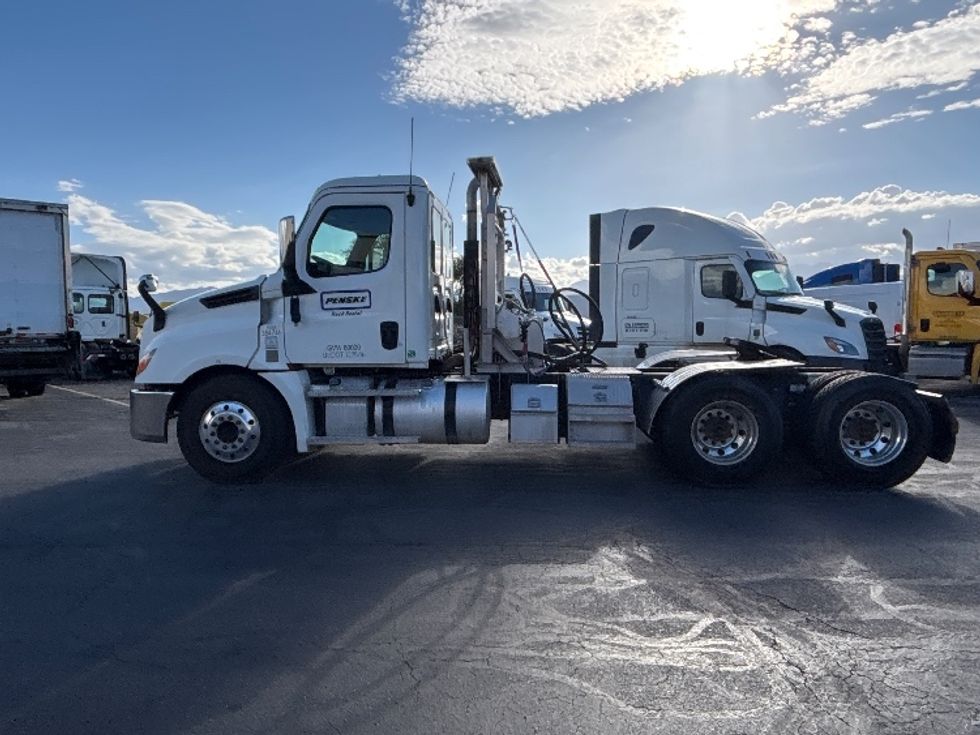Day Cab Tractor-Heavy Duty Tractors-Freightliner-2020-T12664ST-Salt Lake City-UT-218,191\n\t\tmiles-$ 71,000 - Image 4