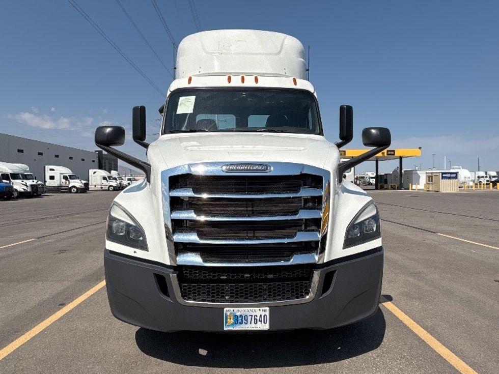 Day Cab Tractor-Heavy Duty Tractors-Freightliner-2020-T12664ST-Salt Lake City-UT-232,839\n\t\tmiles-$ 61,500 - Image 2