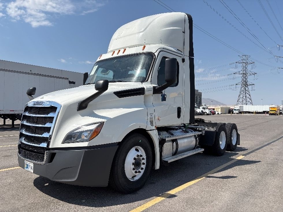 Day Cab Tractor-Heavy Duty Tractors-Freightliner-2020-T12664ST-Salt Lake City-UT-232,839\n\t\tmiles-$ 61,500 - Image 3