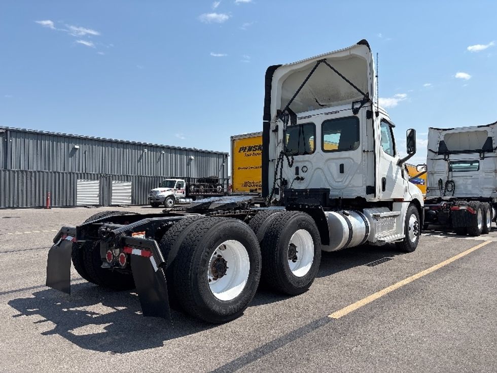 Day Cab Tractor-Heavy Duty Tractors-Freightliner-2020-T12664ST-Salt Lake City-UT-232,839\n\t\tmiles-$ 61,500 - Image 7