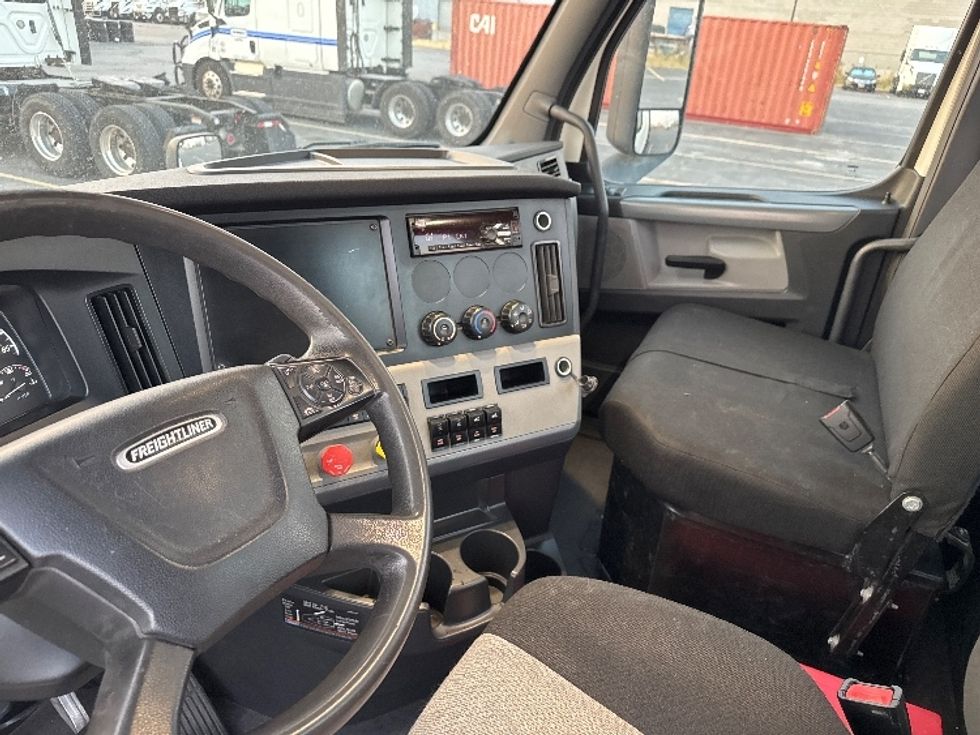 Day Cab Tractor-Heavy Duty Tractors-Freightliner-2020-T12664ST-Salt Lake City-UT-242,178\n\t\tmiles-$ 60,750 - Image 10